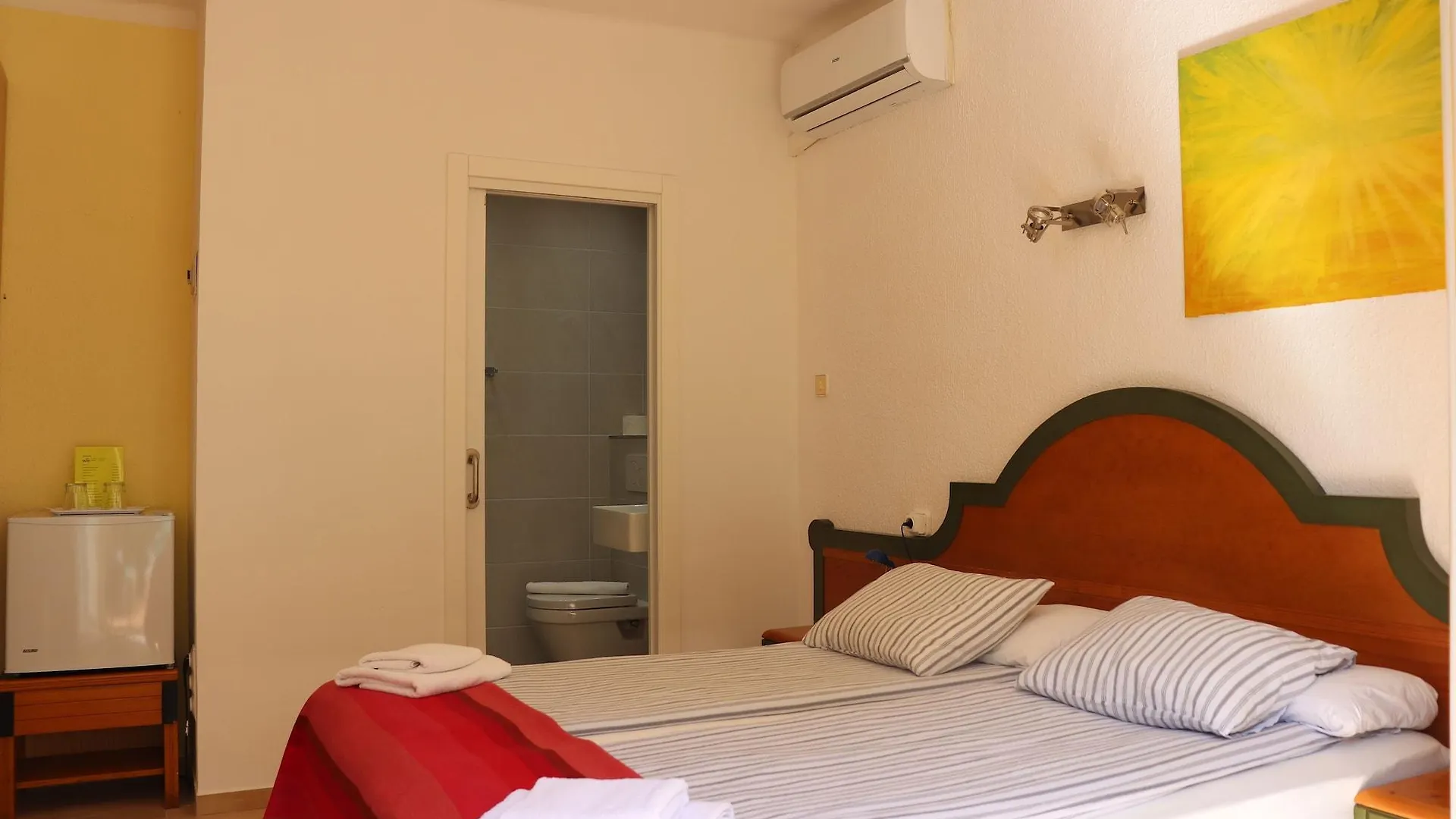Hostal Amistad Paguera 2*, Peguera Spain