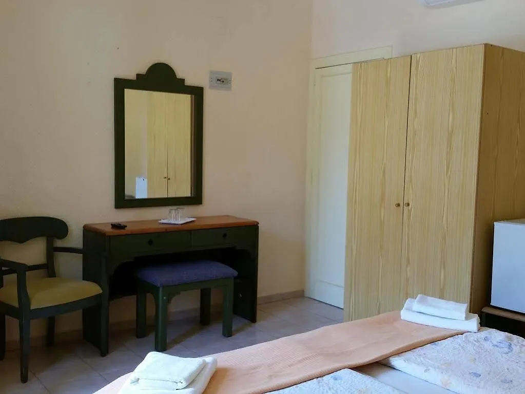 Hostal Amistad Paguera Hotel