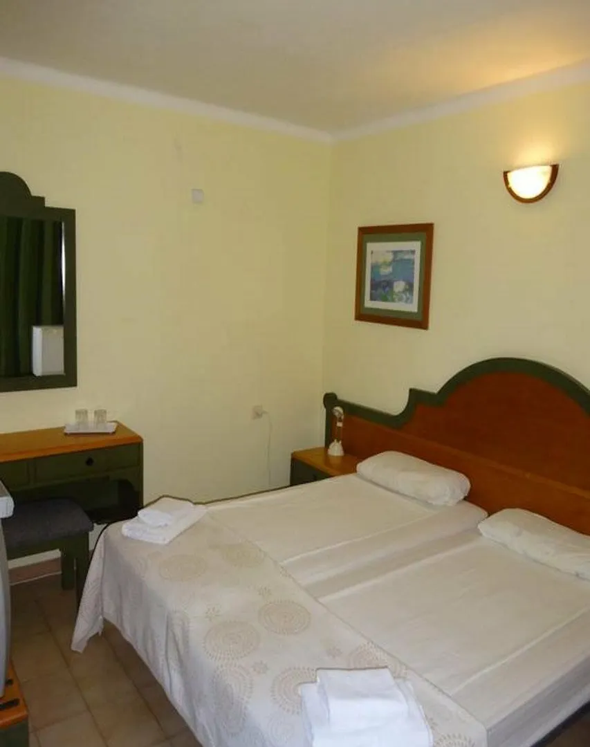 Hostal Amistad Paguera Hotel